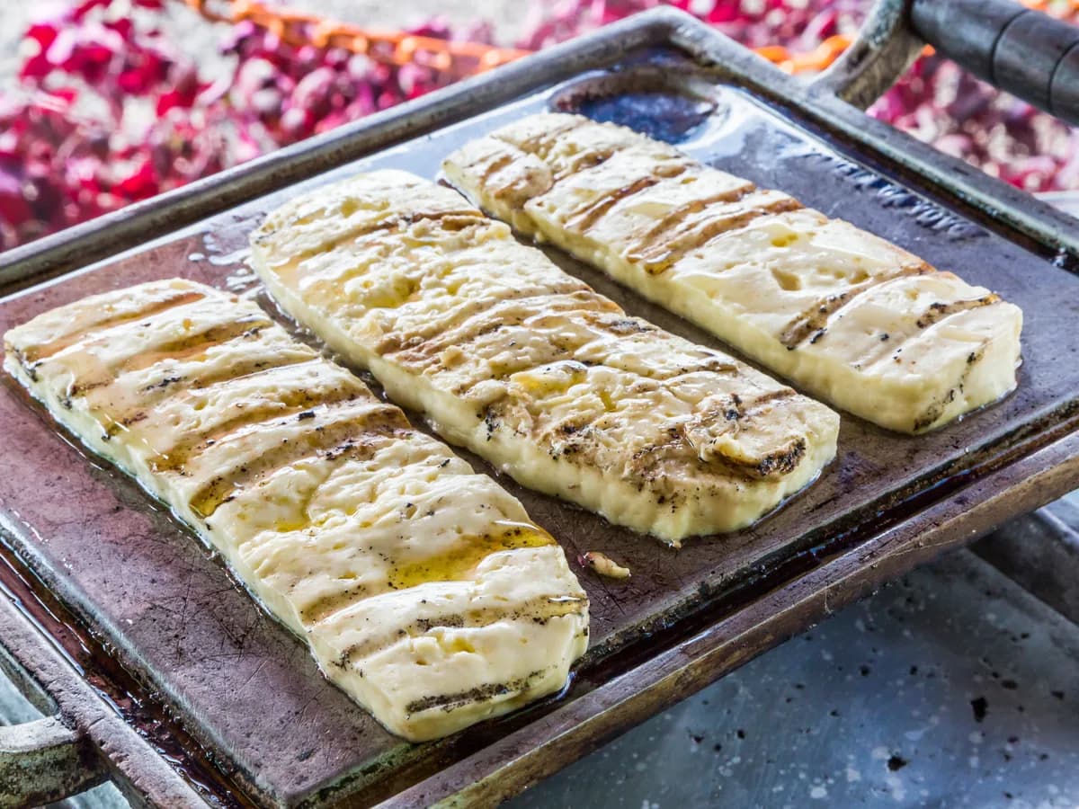 Espetinhos de queijo coalho grelhados